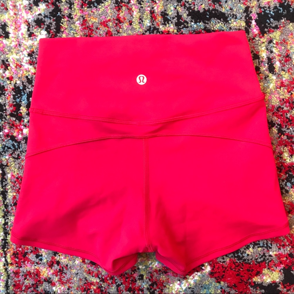 Lululemon In Movement 2.5” Red Shorts Sz 4